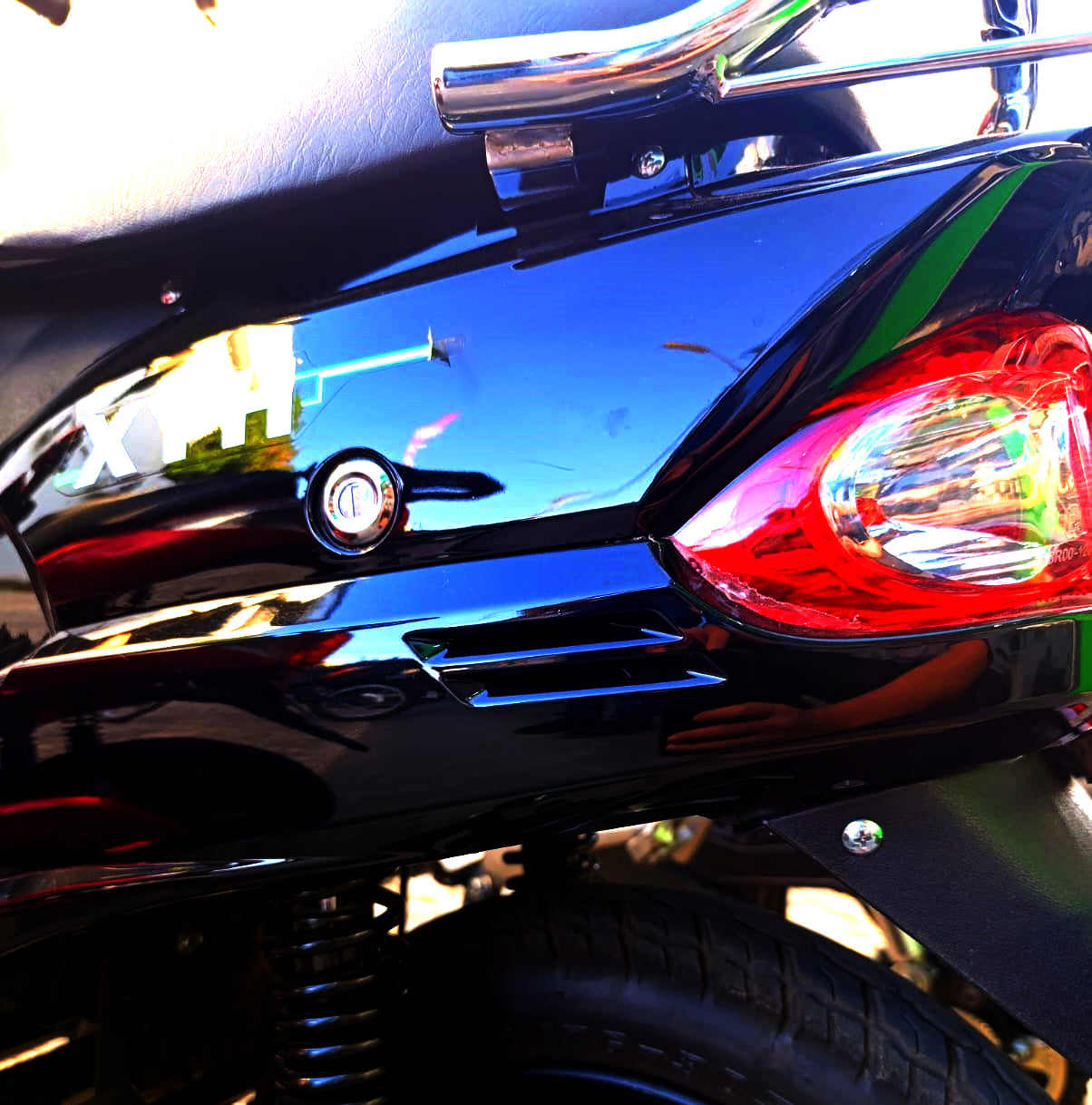 Scooter Elétrica XYH MiLG - Marrom e Branca (autopropelido)