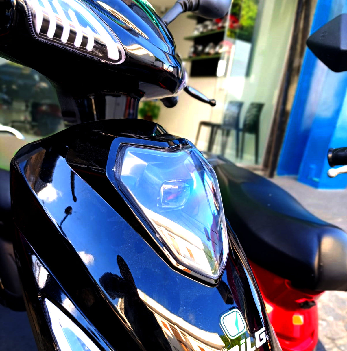 Scooter Elétrica XYH MiLG - Marrom e Branca (autopropelido)