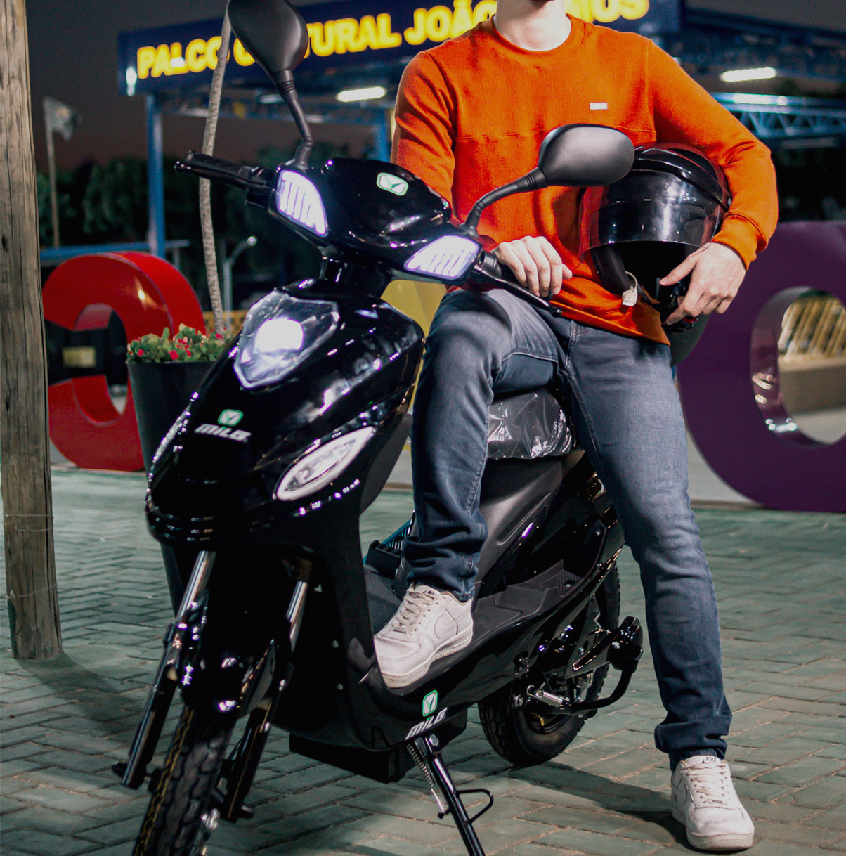 Scooter Elétrica XYH MiLG - Preta (autopropelido)